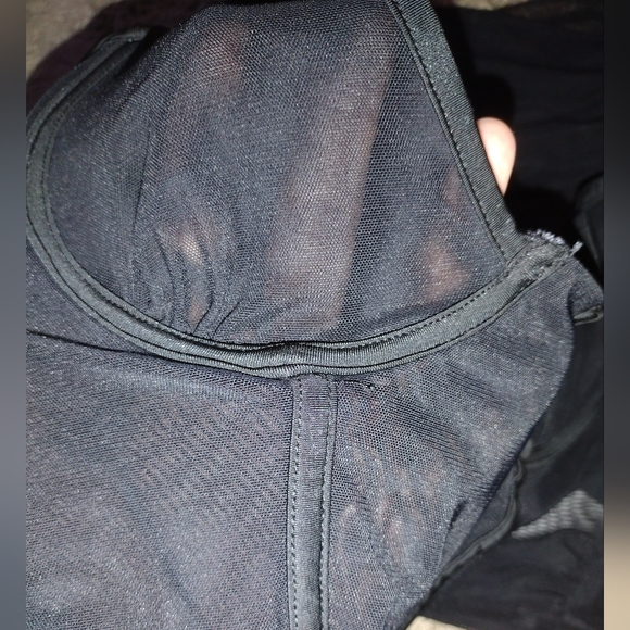 Sheer keyhole top - Picture 3 of 5